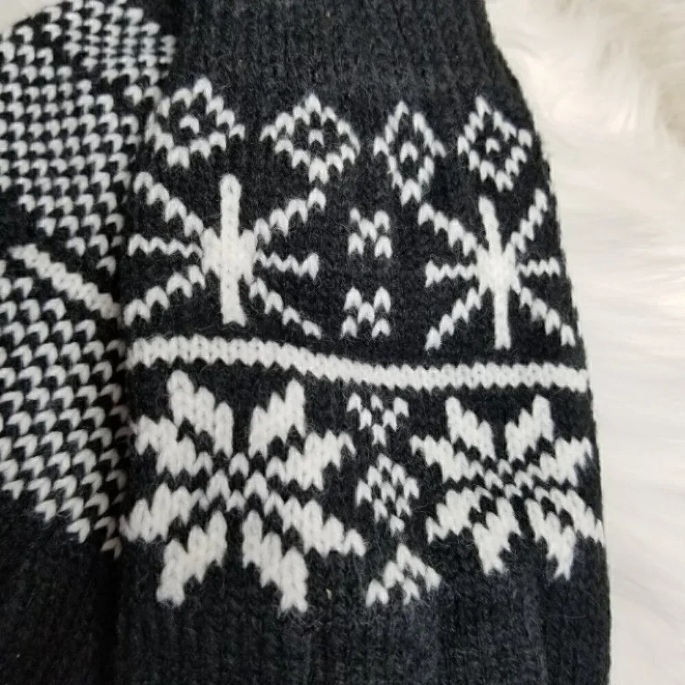 Knitted Black gloves
